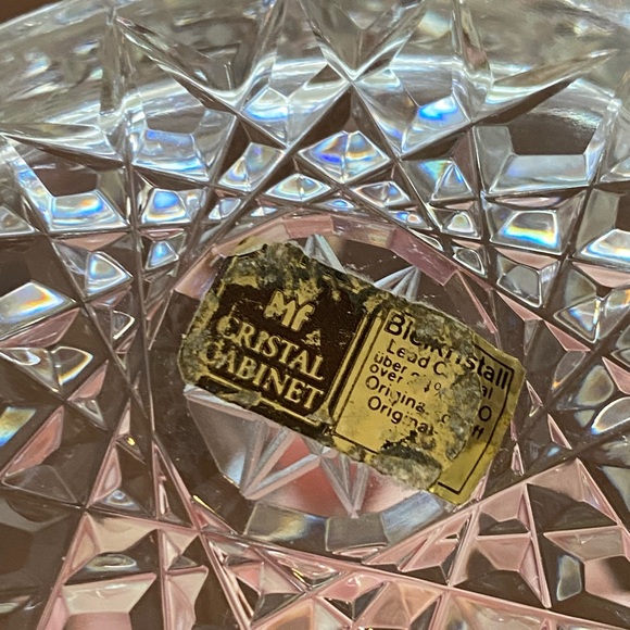 Vintage Beautiful Crystal Basket - Picture 7 of 8